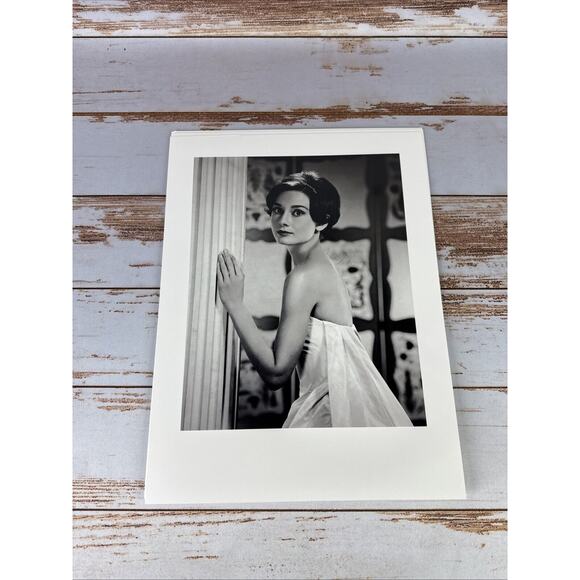 Audrey Hepburn Portraits of A Style Icon 8 Varnished Art Prints & Folio 12"x16" - Picture 4 of 10